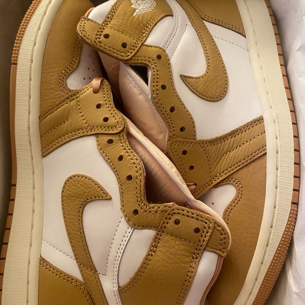 Air Jordan 1 Retro High OG Wmns 'Praline